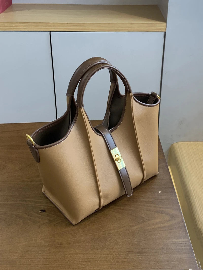 Bay Tote Bags