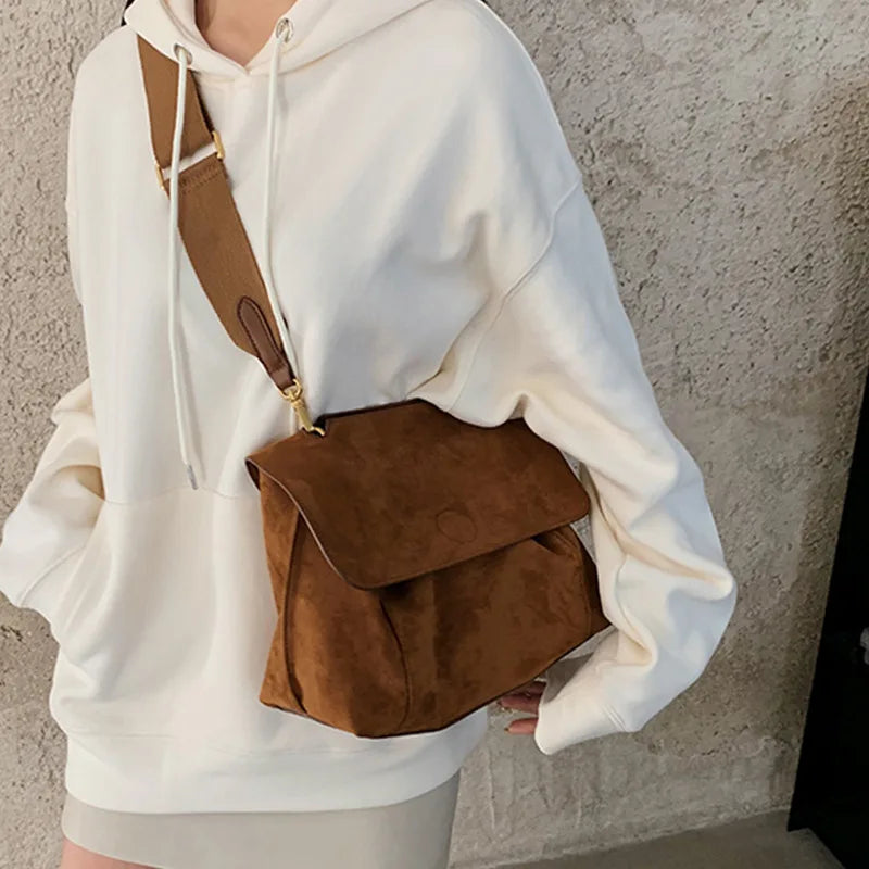 Nia Tote Bags
