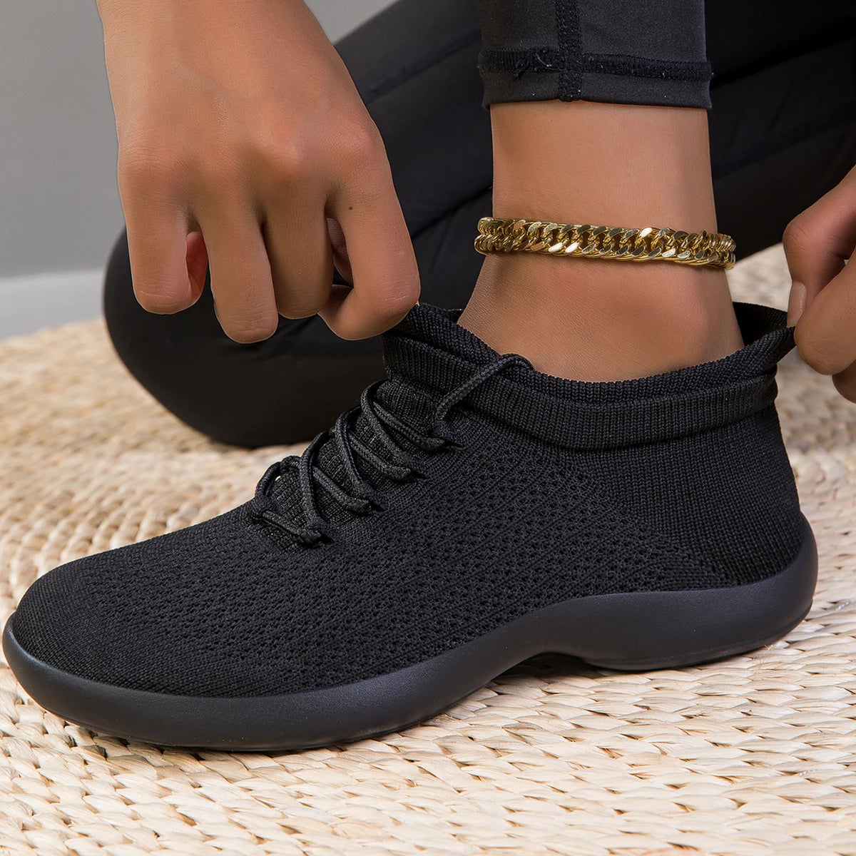 Nova Sneakers