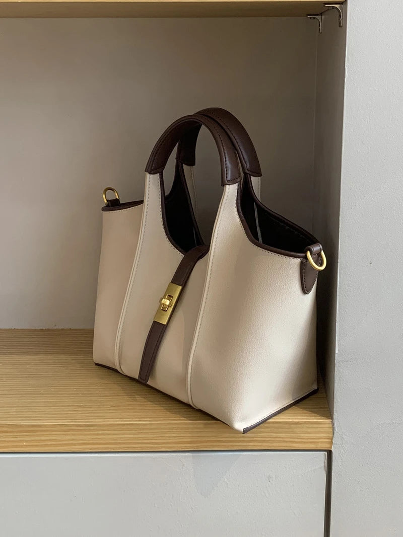 Bay Tote Bags