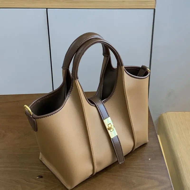 Bay Tote Bags