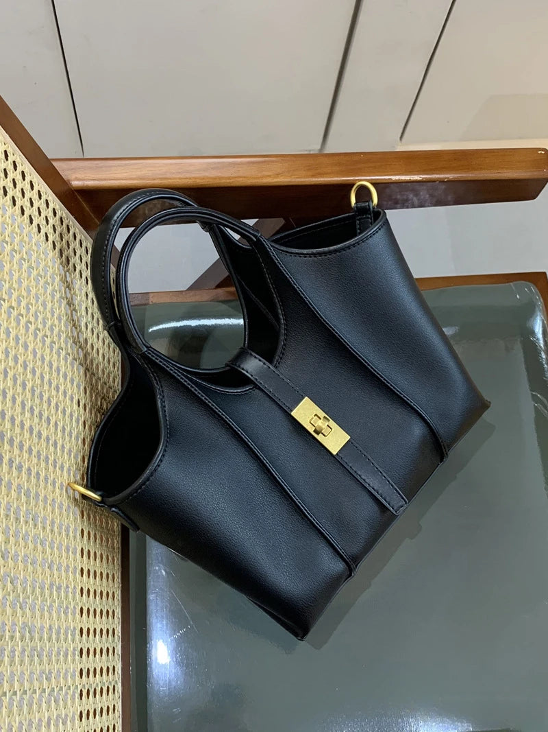 Bay Tote Bags