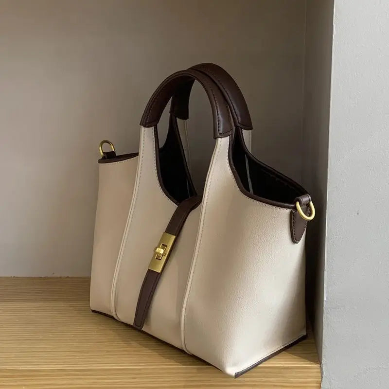 Bay Tote Bags
