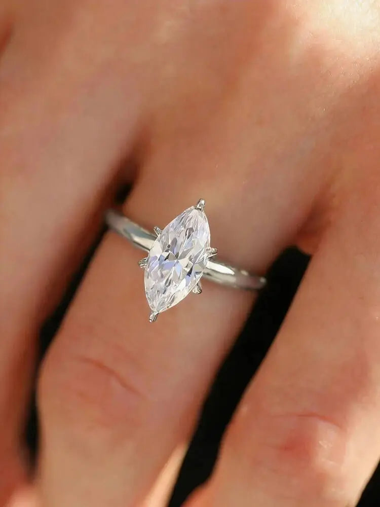 Ava Ring
